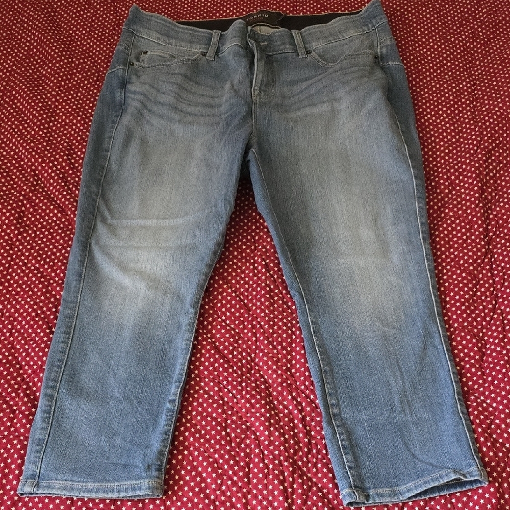 Torrid Bombshell Skinny Jeans Size 16